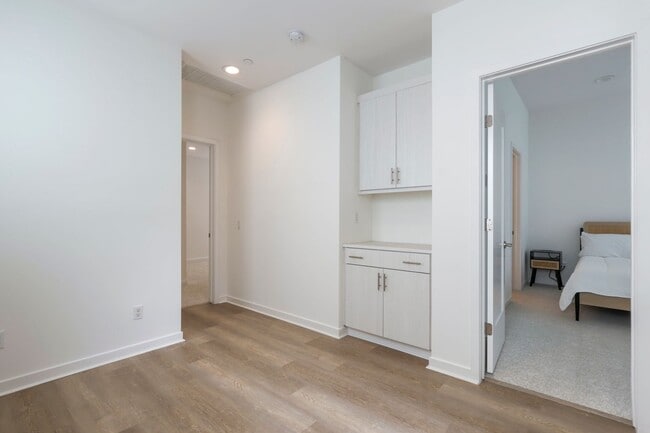 Building Photo - Detached Townhome - Private Roof Deck - With 360 Panoramic Views