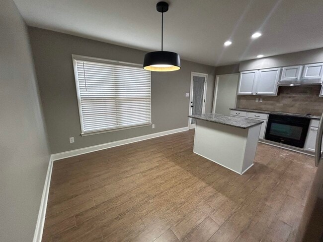 Building Photo - 4031 Sawgrass Dr