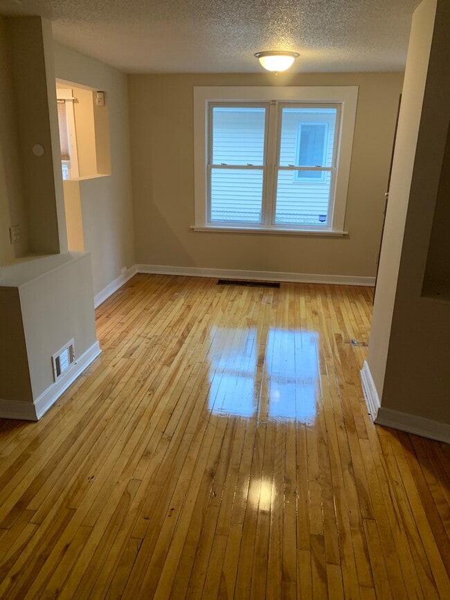 Building Photo - Beautiful 3 bedroom house for rent in Minneapolis!!