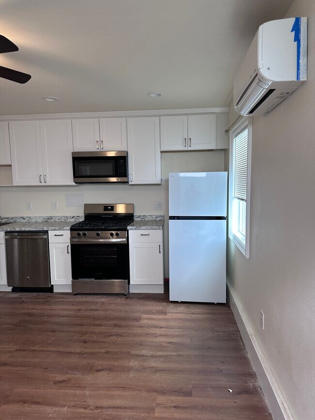 Building Photo - 760 El Nido St
