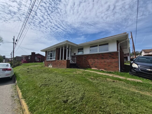 Building Photo - 316 Sheppard Ave