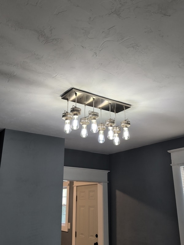 Building Photo - 1017 Ferdinand Ave SW