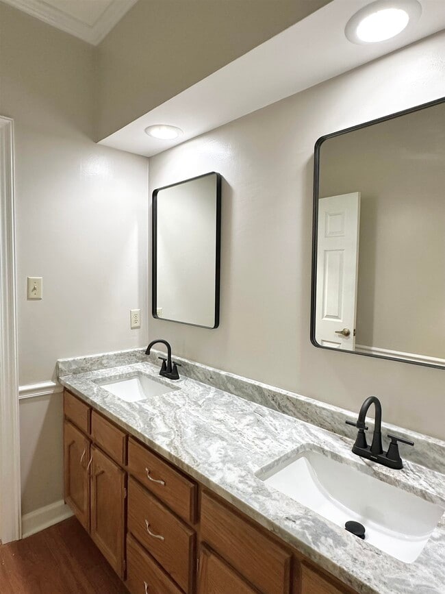 Building Photo - 3046 Dee Ann Dr