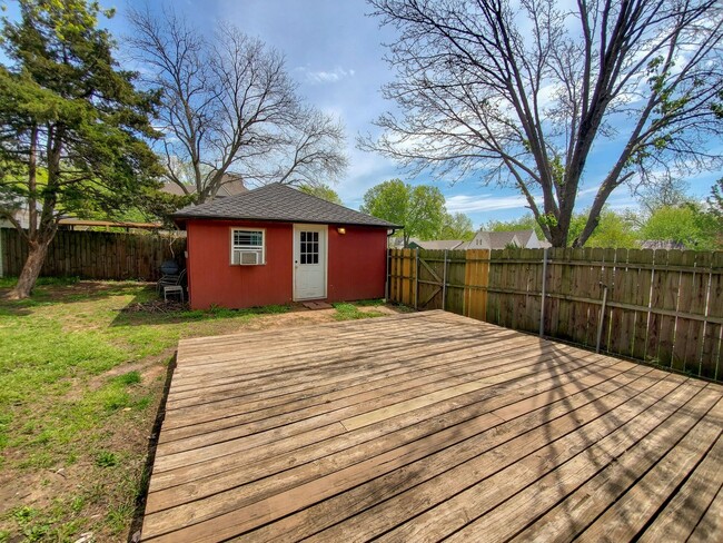 Building Photo - 3 Bedroom 2 Bath Home in Shawnee