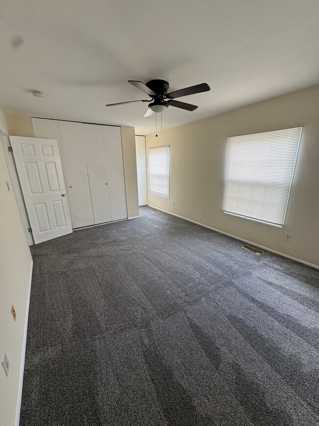 Building Photo - Modern 2 Bedroom, 2.5 Bathroom Townhome in...