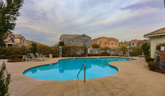 Building Photo - Great Southwest Home In Gated Community