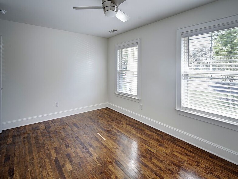 Building Photo - 142 Seldon Dr