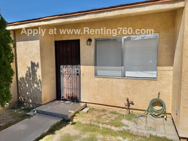 Building Photo - Spacious 2 Bed 1 Bath Home With Indoor Lau...