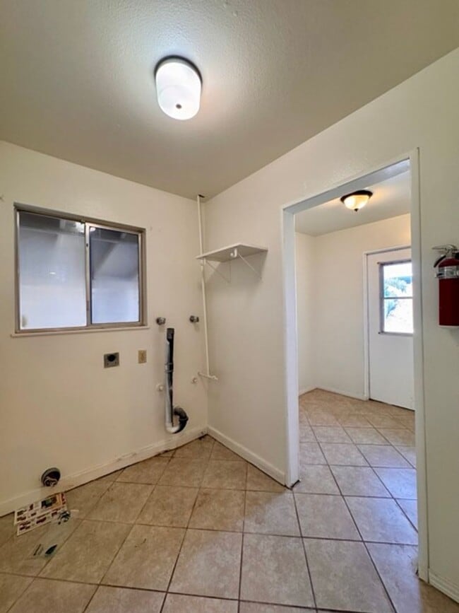 Building Photo - 55+ 2 bedroom 2 bathroom Sun City home for LEASE!