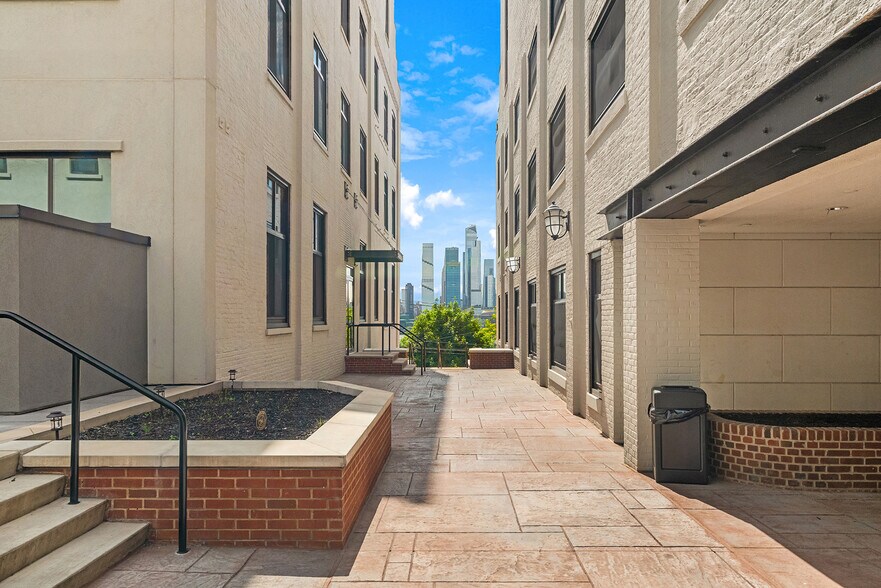 Building Photo - 518 Gregory Ave