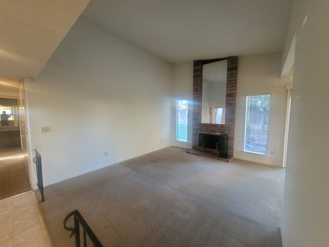 Building Photo - Rosemont area home/great access to Hwy 50