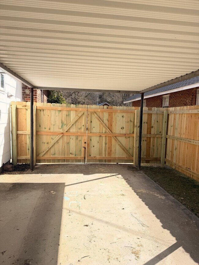 Building Photo - 3/1 House in Celanese $1,495