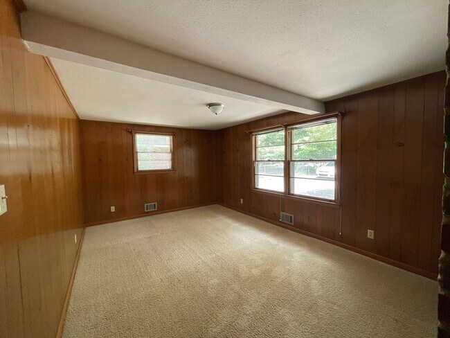 Building Photo - 106 Silver Bluff Rd