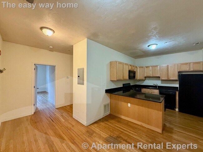 Primary Photo - 22 Bow St