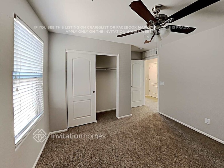 Building Photo - 952 S Hawk Ln