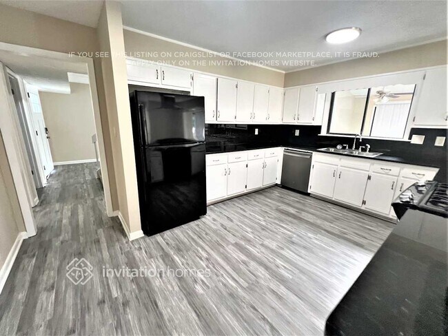 Building Photo - 5006 Stoney Point Cir