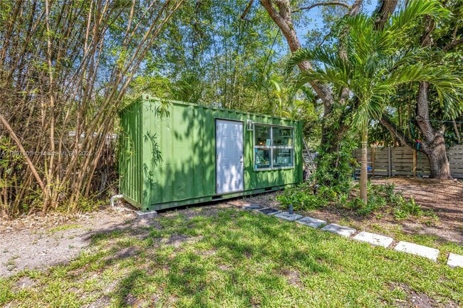 Building Photo - 5023 SW 59th Ave