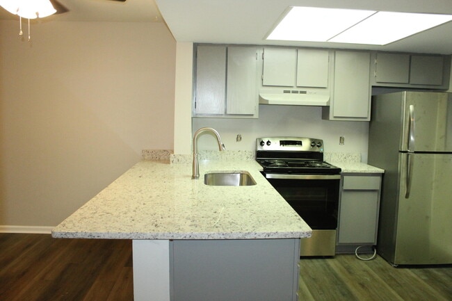 Building Photo - 1007 Windsong Cir