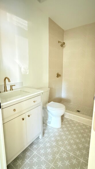Building Photo - 490 Palisade St