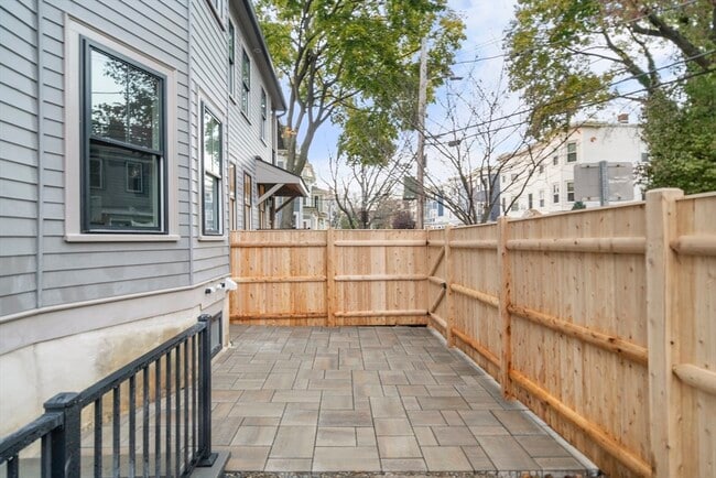 Building Photo - 315 Pearl St