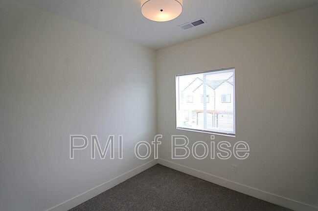 Building Photo - 123 Trifecta Ln