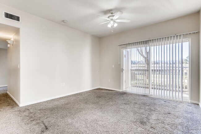 Building Photo - SW Littleton 3BR / 2BA Ground-Level Condo with Park Views!