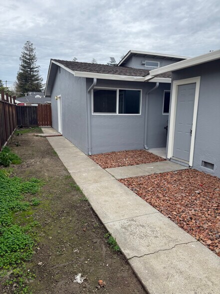 Building Photo - 661 Oldham Way