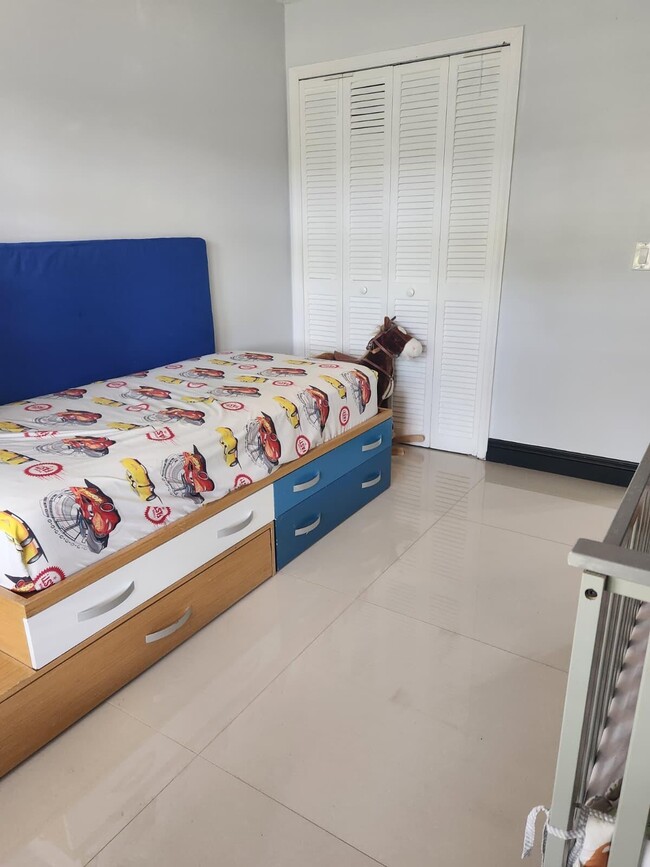 Building Photo - 12760 Spinnaker Ln