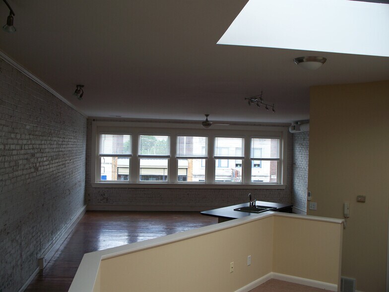 Building Photo - 505 S Main St