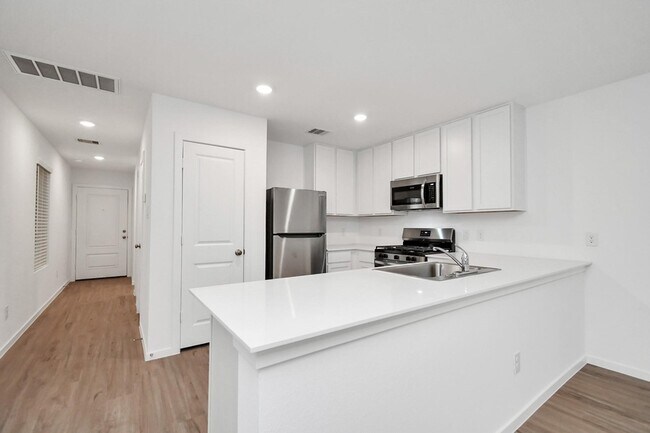 Building Photo - 18710 Gissi Dr