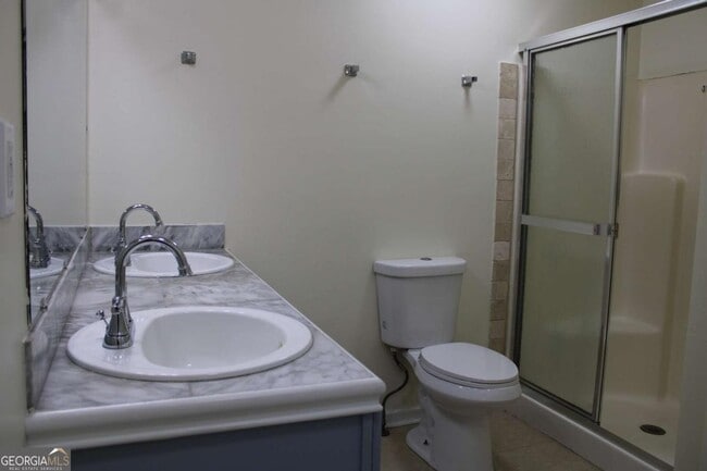 Building Photo - 135 Omega Dr