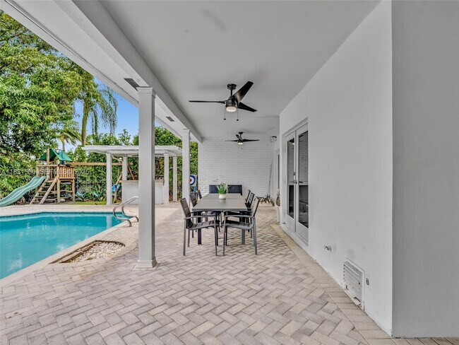 Building Photo - 413 Tamarind Dr