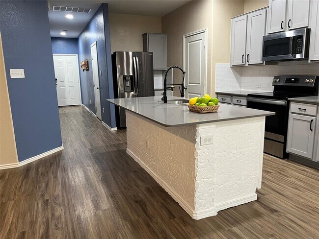 Building Photo - 104 Granville Ct