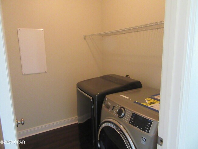 Building Photo - 105 N Shoreview Dr.