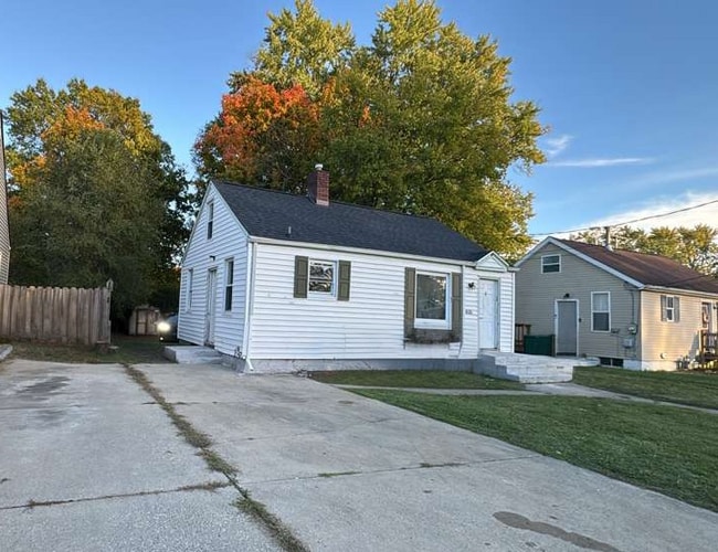 Building Photo - 1808 N Merrifield Ave