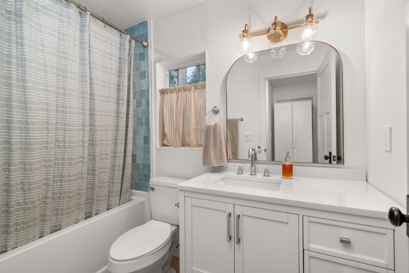 Building Photo - 7105 20th Ave SE