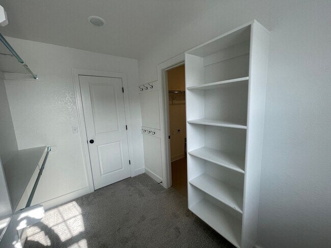 Building Photo - 7408 Grand Slam St