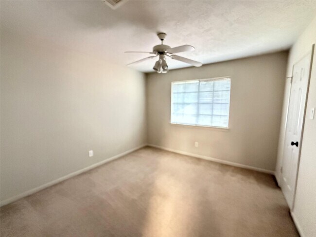 Building Photo - 14334 Fair Knoll Way