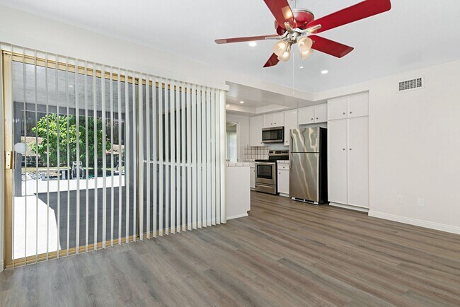 Building Photo - Beautiful & Large Home in Quiet Gatewood Hills - Private Backyard - 2-Car Garage