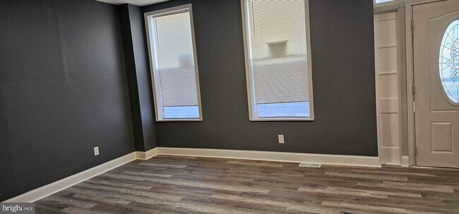 Building Photo - 1221 Poplar Grove St