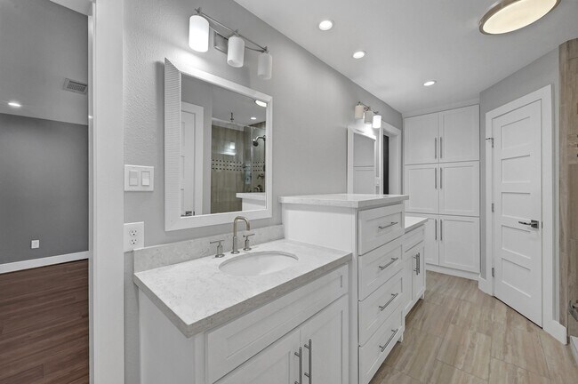 Building Photo - 4738 Whispering Falls Dr