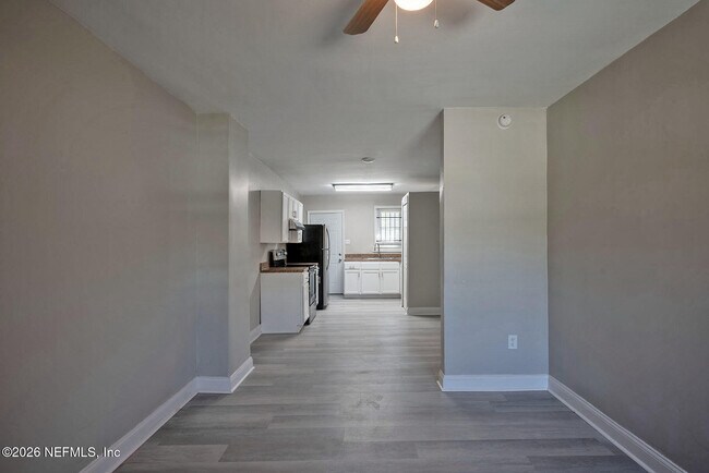 Building Photo - 2036 W 11th St