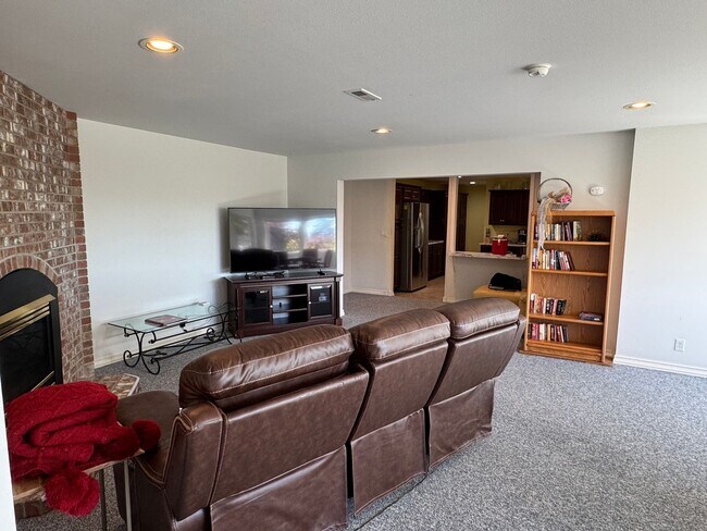 Building Photo - Fully Furnished ALL UTILITIES INCLUDED