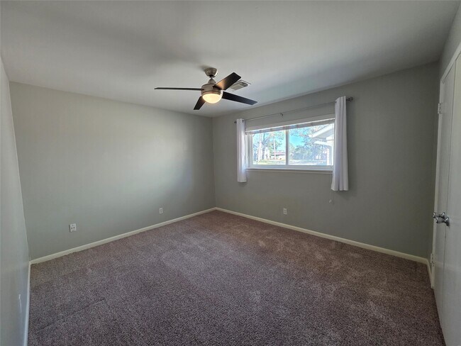 Building Photo - 11219 Valley Spring Dr