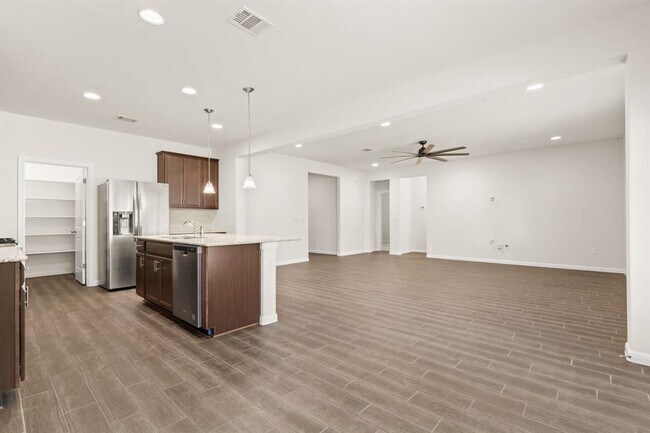 Building Photo - 4512 Arques Ave