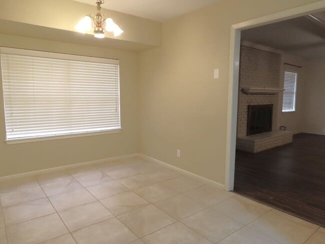 Building Photo - South Tyler! Beautiful 4 Bedroom, 3 Bath House