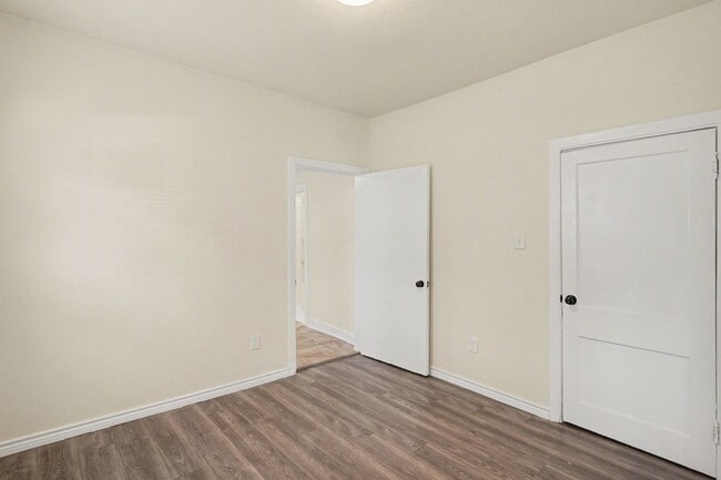 Building Photo - 4805 Belmont Ave