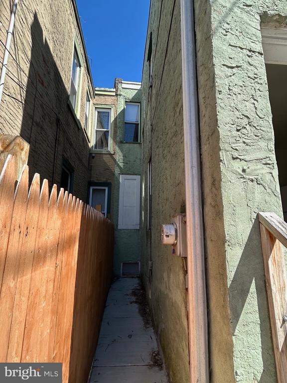 Building Photo - 606 N 55th St