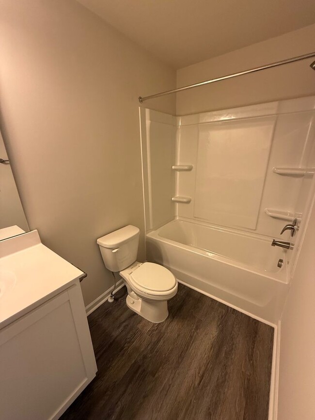 Building Photo - Three bedroom, 2.5 bath townhome in Whitsett