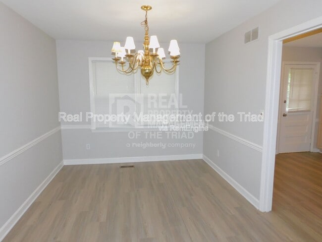 Building Photo - 284 Longmeadow Dr